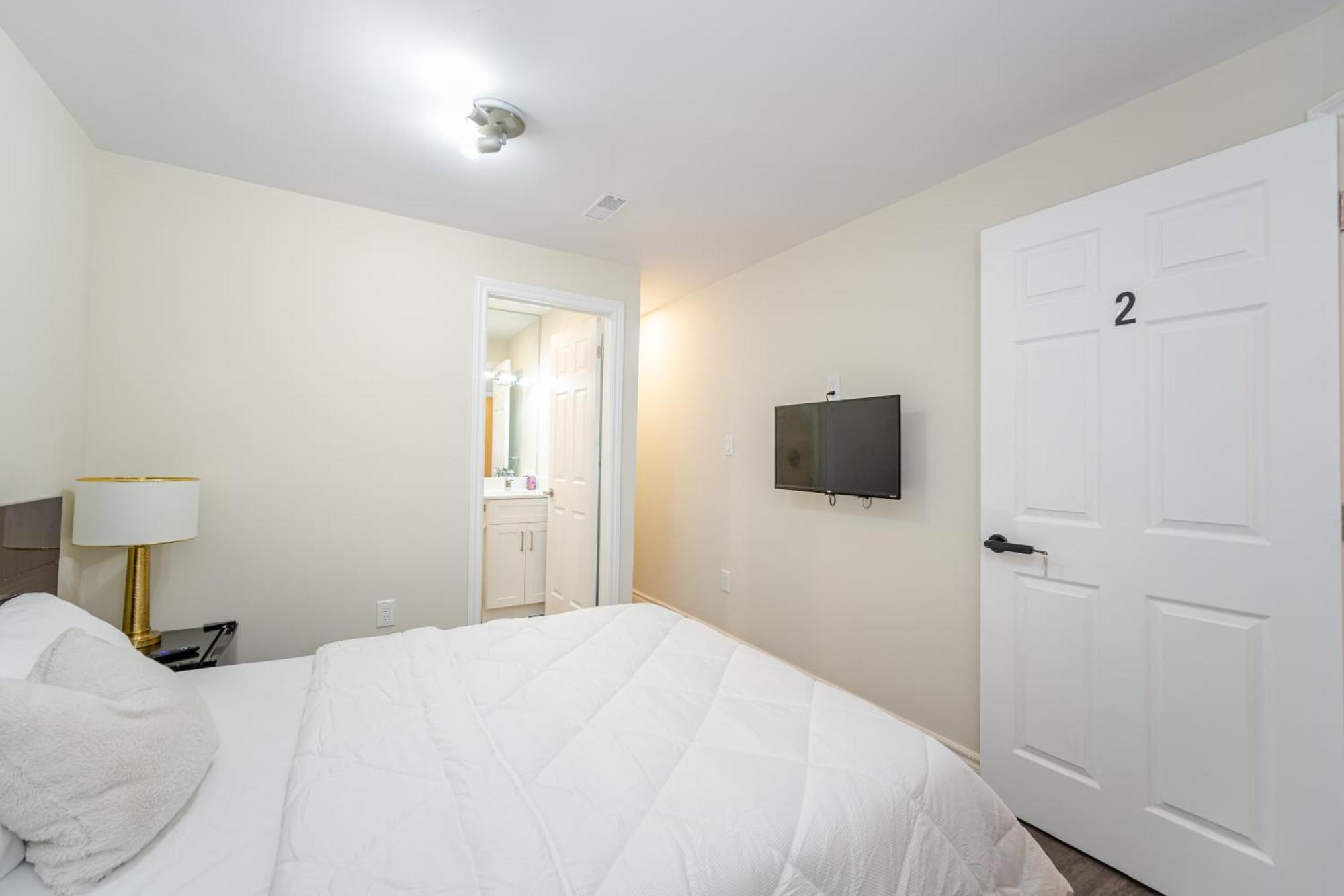 Private Basement Bedrooms In Oakville Exterior photo