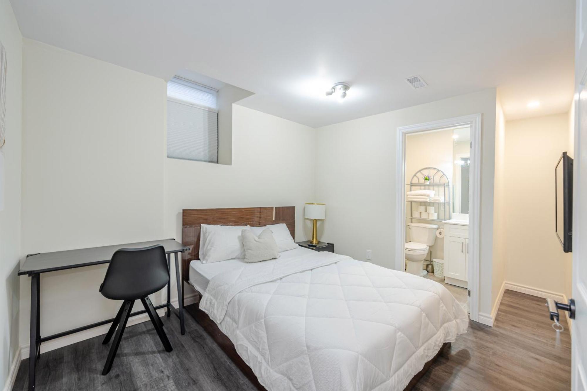 Private Basement Bedrooms In Oakville Exterior photo