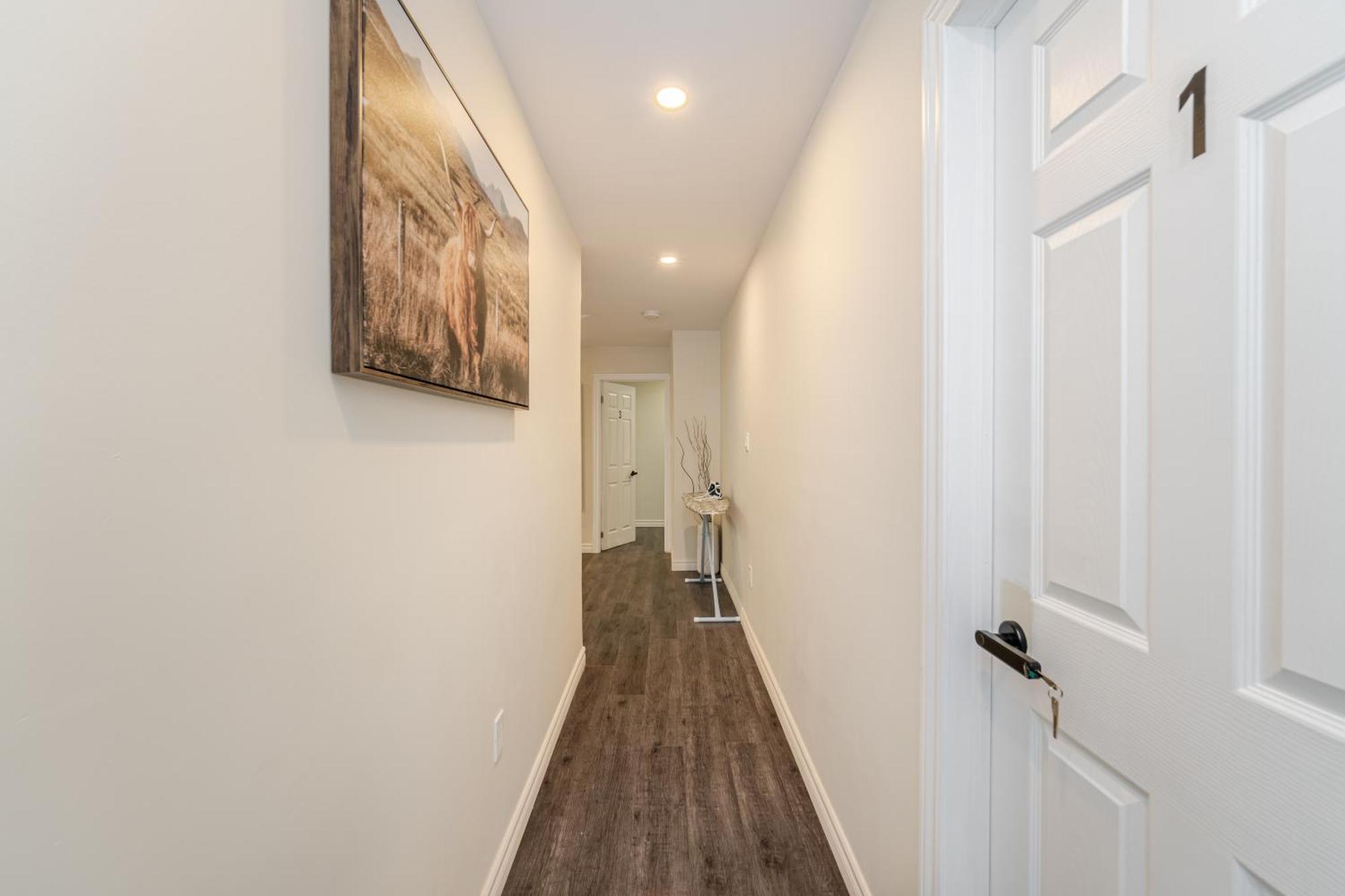 Private Basement Bedrooms In Oakville Exterior photo