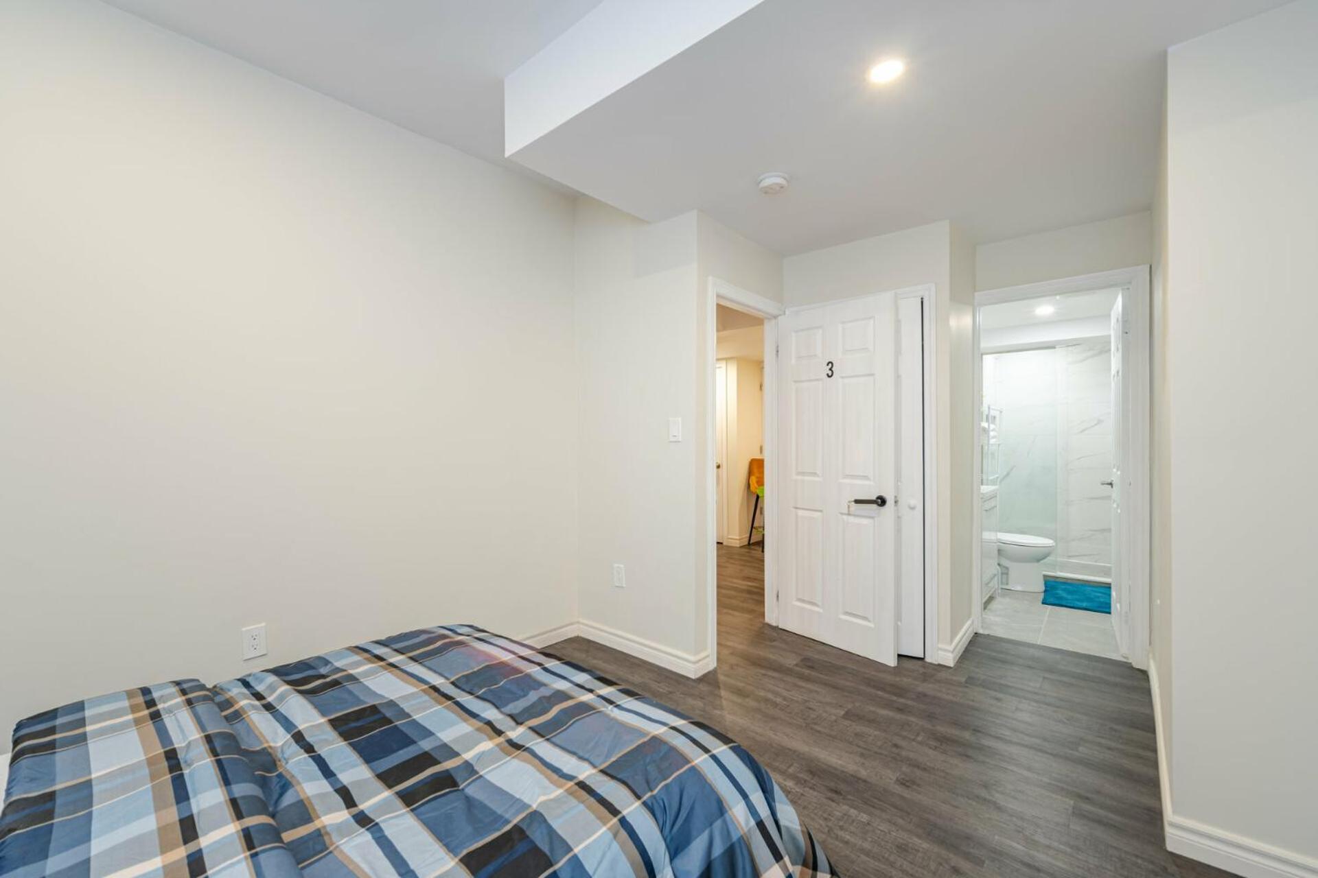 Private Basement Bedrooms In Oakville Exterior photo