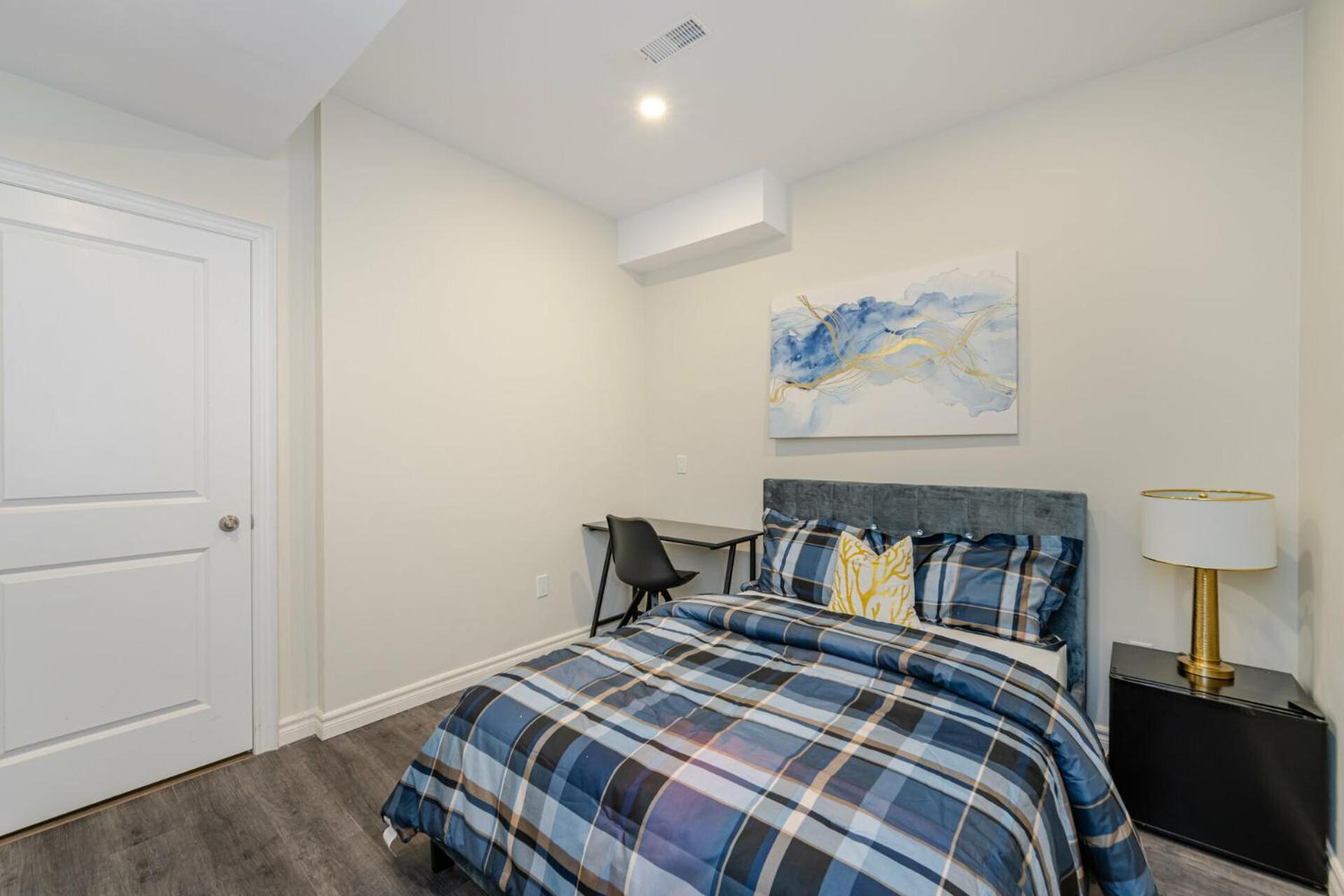 Private Basement Bedrooms In Oakville Exterior photo